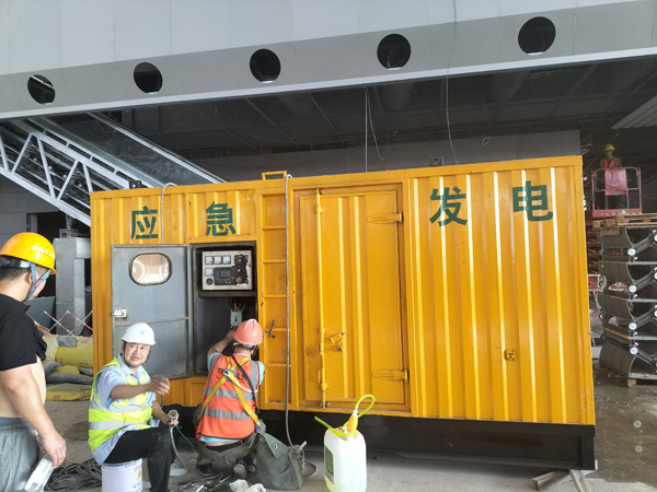利州怎样判断空气滤清器是否需要更换?